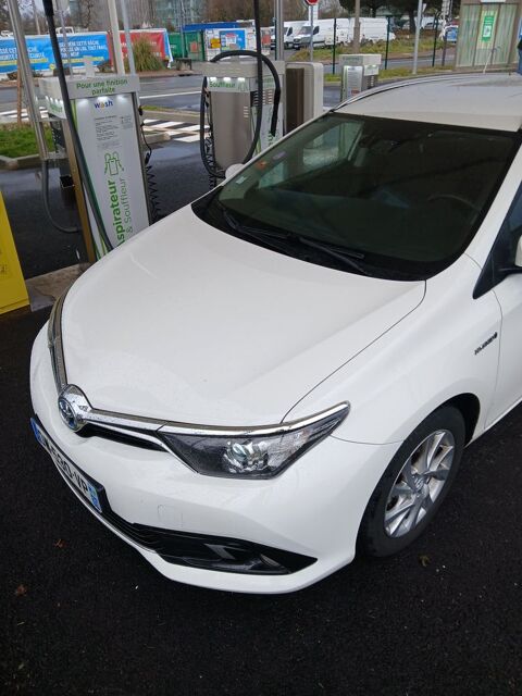 Toyota Auris Touring Sports Hybride 136h Dynamic 2015 occasion Bordeaux 33000