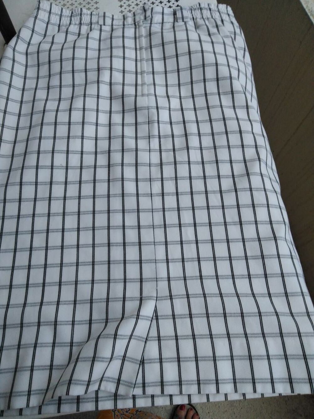 Jupe blanche &agrave; carreaux
Vêtements