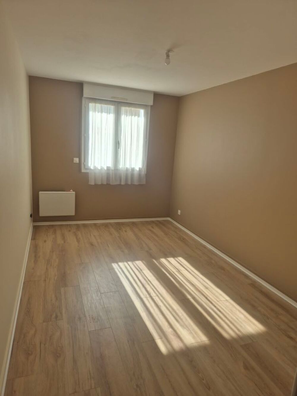 Location Appartement , Appartement 2 pièces avec grande terrasse Thorigny-sur-oreuse