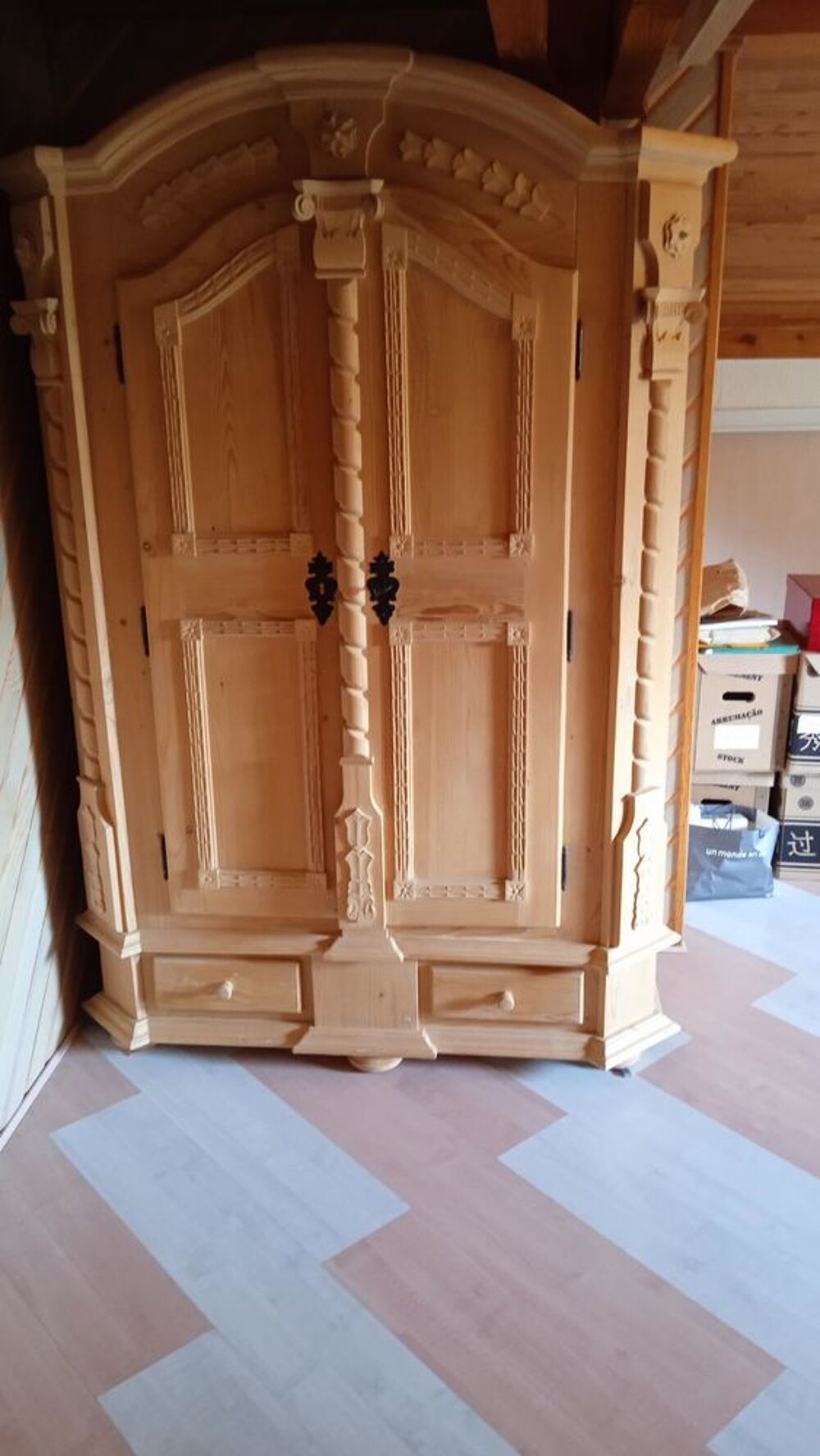 JOLI ARMOIRE EN PIN MASSIF Meubles
