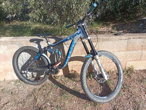Vtt Dh Giant 26 pouces taille M 600 Thuir (66)