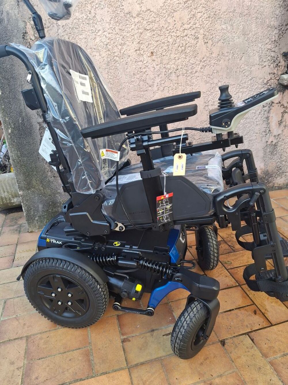 Fauteuil roulant &eacute;lectrique Quantum R-TRAK ? Mod&egrave;le luxe Sports