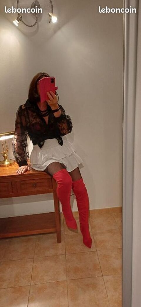 Mini jupe blanche a volants sexy
15 La Seyne-sur-Mer (83)