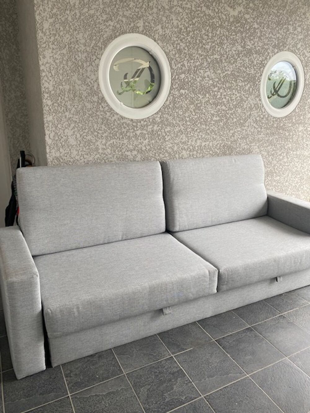 banquette avec ses tiroirs 2.50x0.80x40 coloris grs clair Meubles