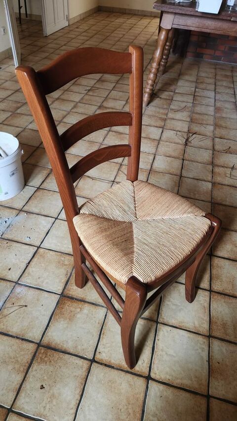 9+chaises+bon+etat 90 Jard-sur-Mer (85)