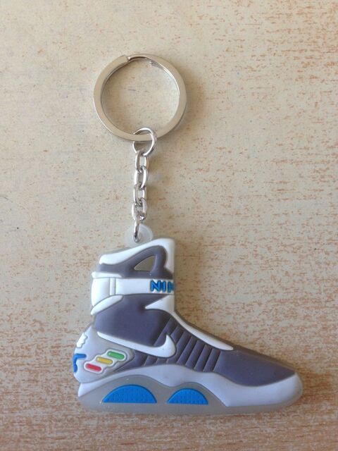 Porte cl retour vers le futur basquette nike 5 Carnon Plage (34)