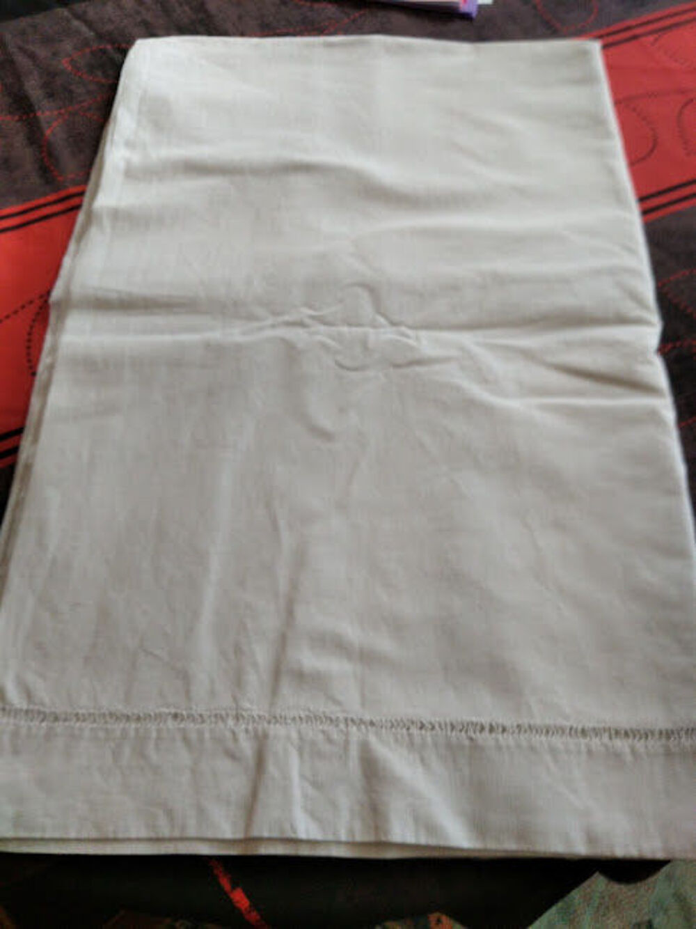 Drap ancien brod&eacute; main Décoration