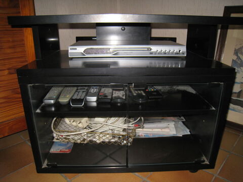 Meuble de tlvision noir  roulettes 15 Saint-Ismier (38)