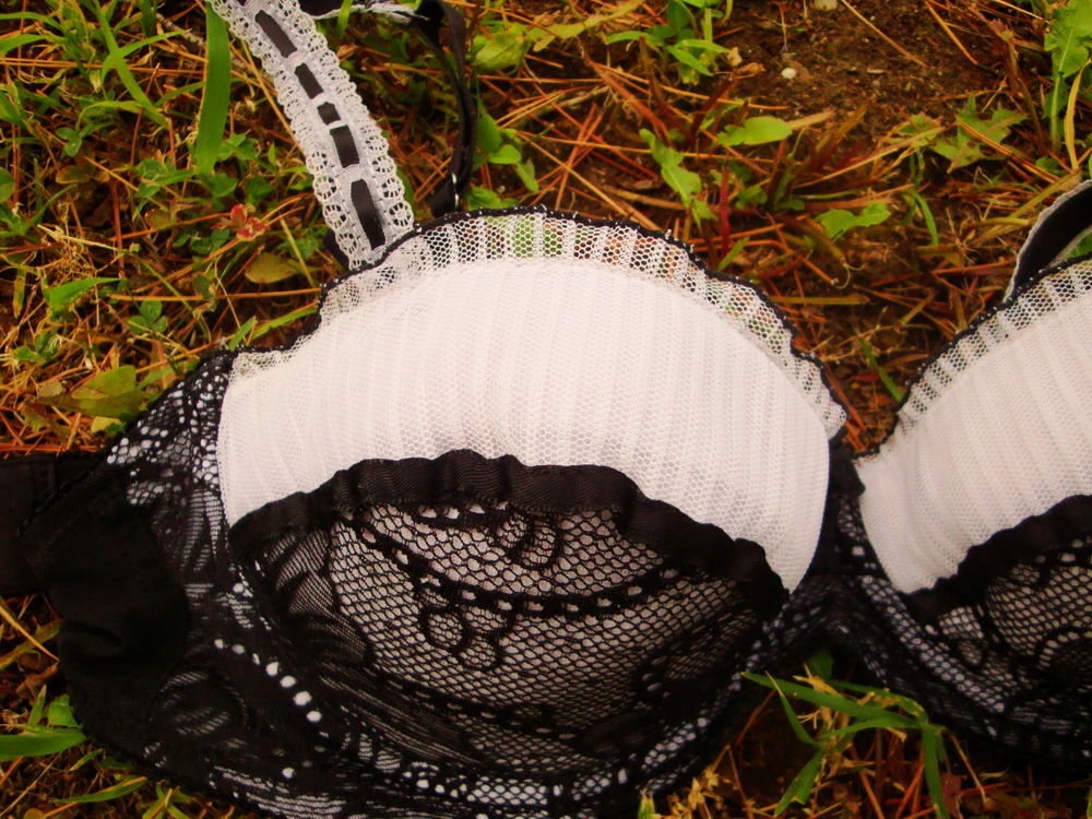 Ensemble soutien gorge et 3 strings couleur noir et blanc Vêtements