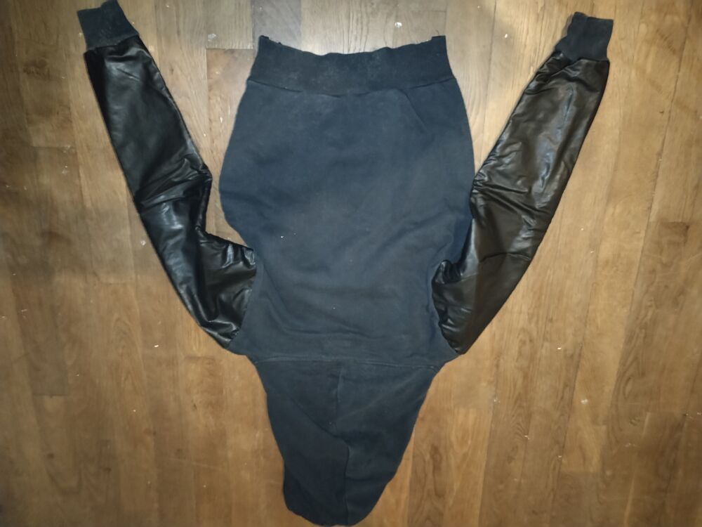 Sweat manches en simili cuir (Taille S) Vêtements