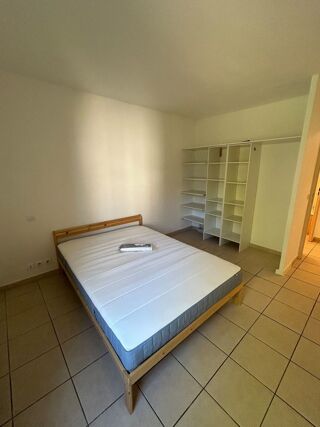  Appartement à louer 3 pièces 83 m²