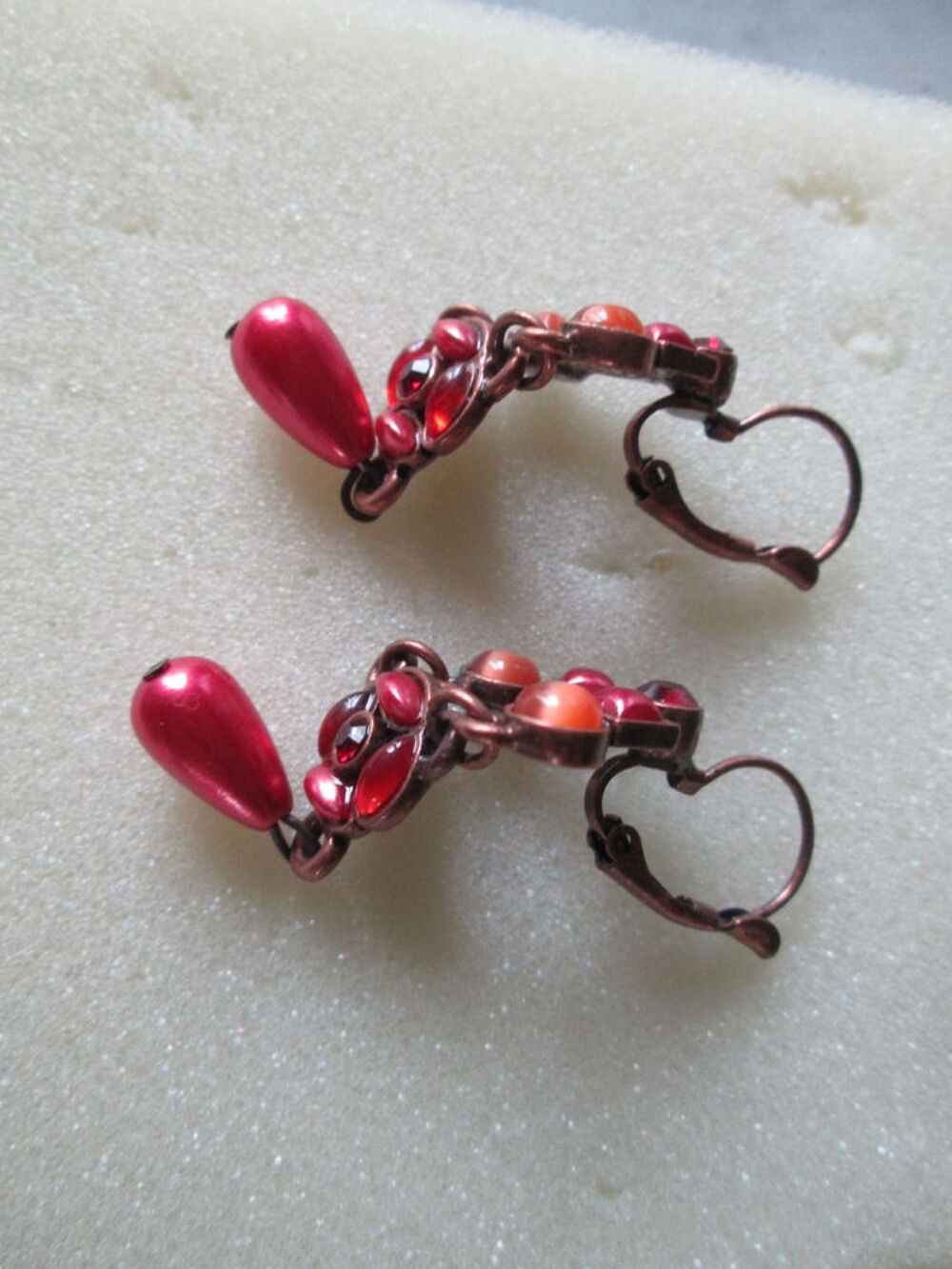 Boucles d'oreilles pendants fausses pierres cuivre rose Bijoux et montres