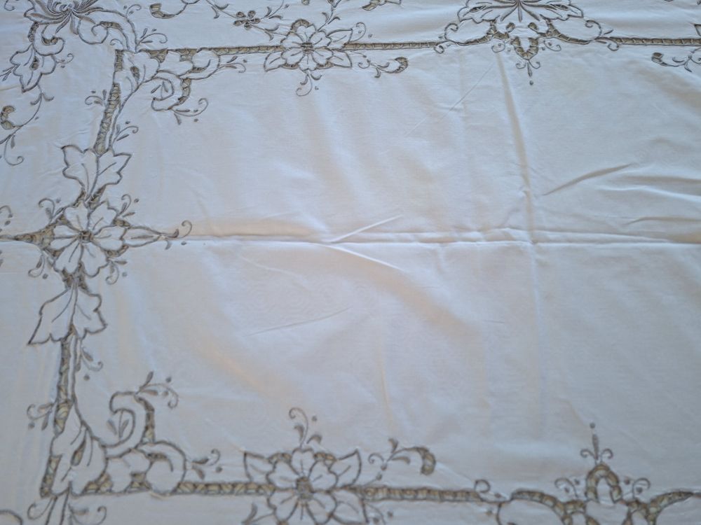 NAPPE BRODEE Décoration