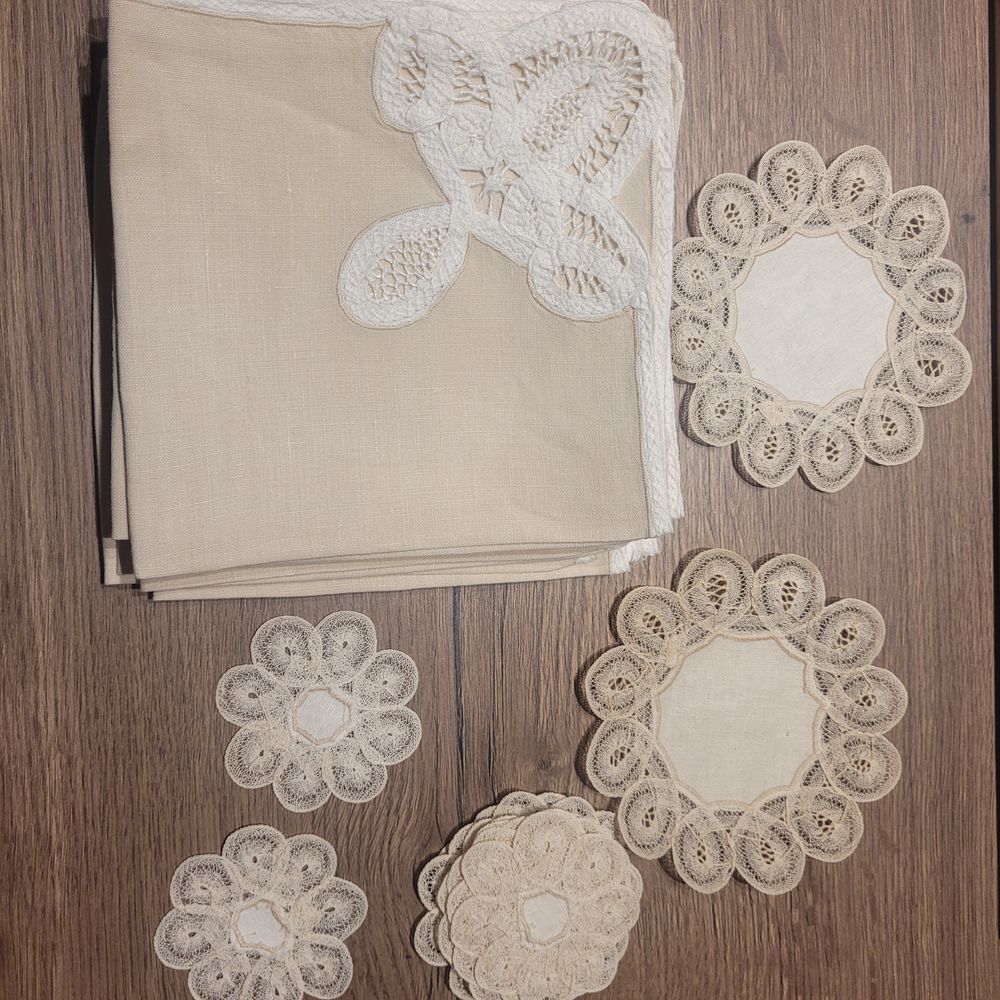 NAPPE ANCIENNE DENTELLE DE BRUGES / ARGENTERIE Décoration