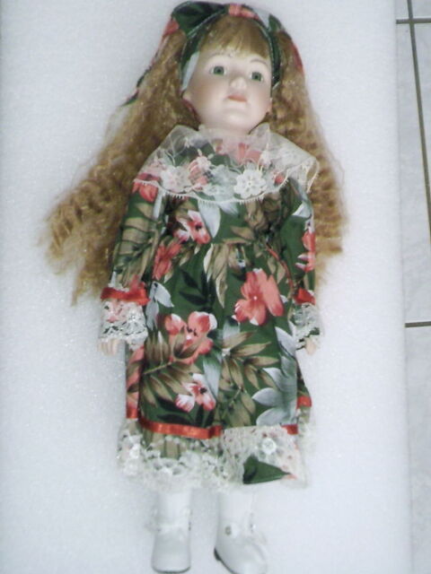 Poupe de porcelaine de collection de 40cm de qualit.
5 Lannion (22)