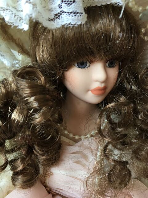 Poup�e porcelaine v�ritable mari�e  40 Saint-Julien-les-Rosiers (30)