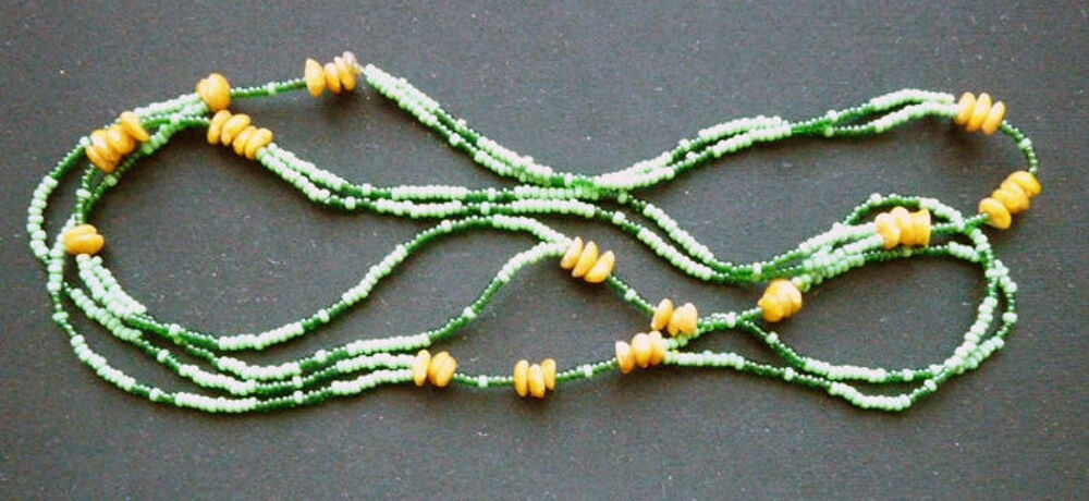 Collier Ethiopien de perles et coques naturelles ann&eacute;es 70's Bijoux et montres