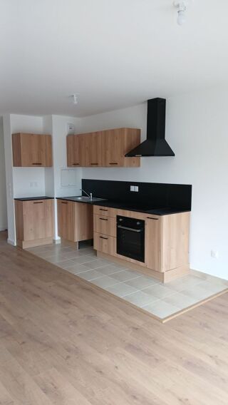  Appartement � louer 4 pi�ces 83 m� �taples