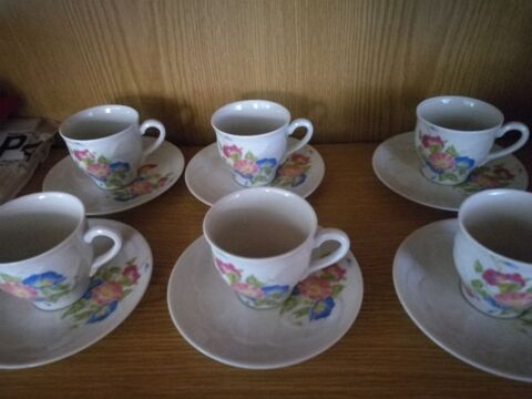 LOT DE 6 TASSES A CAFE + SOUS TASSE PORCELAINE DE FRANCE 20 Villiers (86)