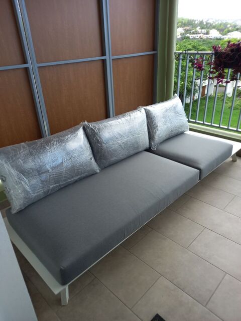 Canap� de jardin
500 La Possession (97)