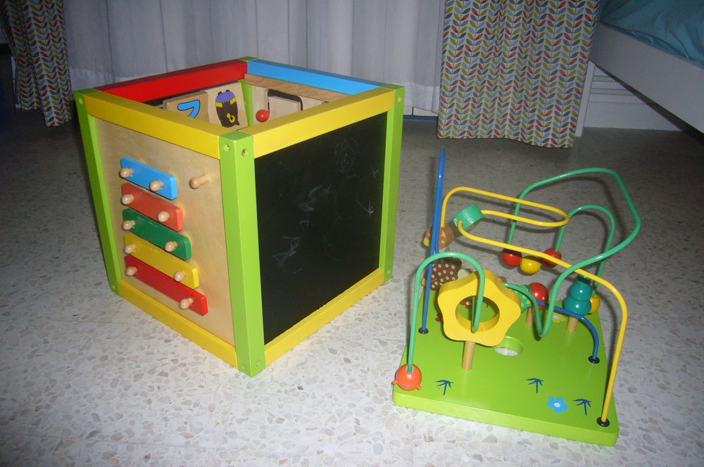 Cube d'activit&eacute; (5 jeux) en bois Jeux / jouets