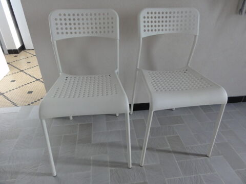 Chaises blanches empilables IKEA comme neuves
22 Tarsacq (64)