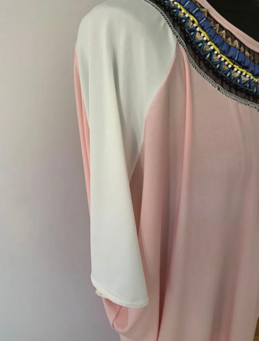 robe plastron bijout&eacute; taille 56/58 Vêtements