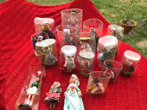 Poup�es folkloriques 35 Mottier (38)