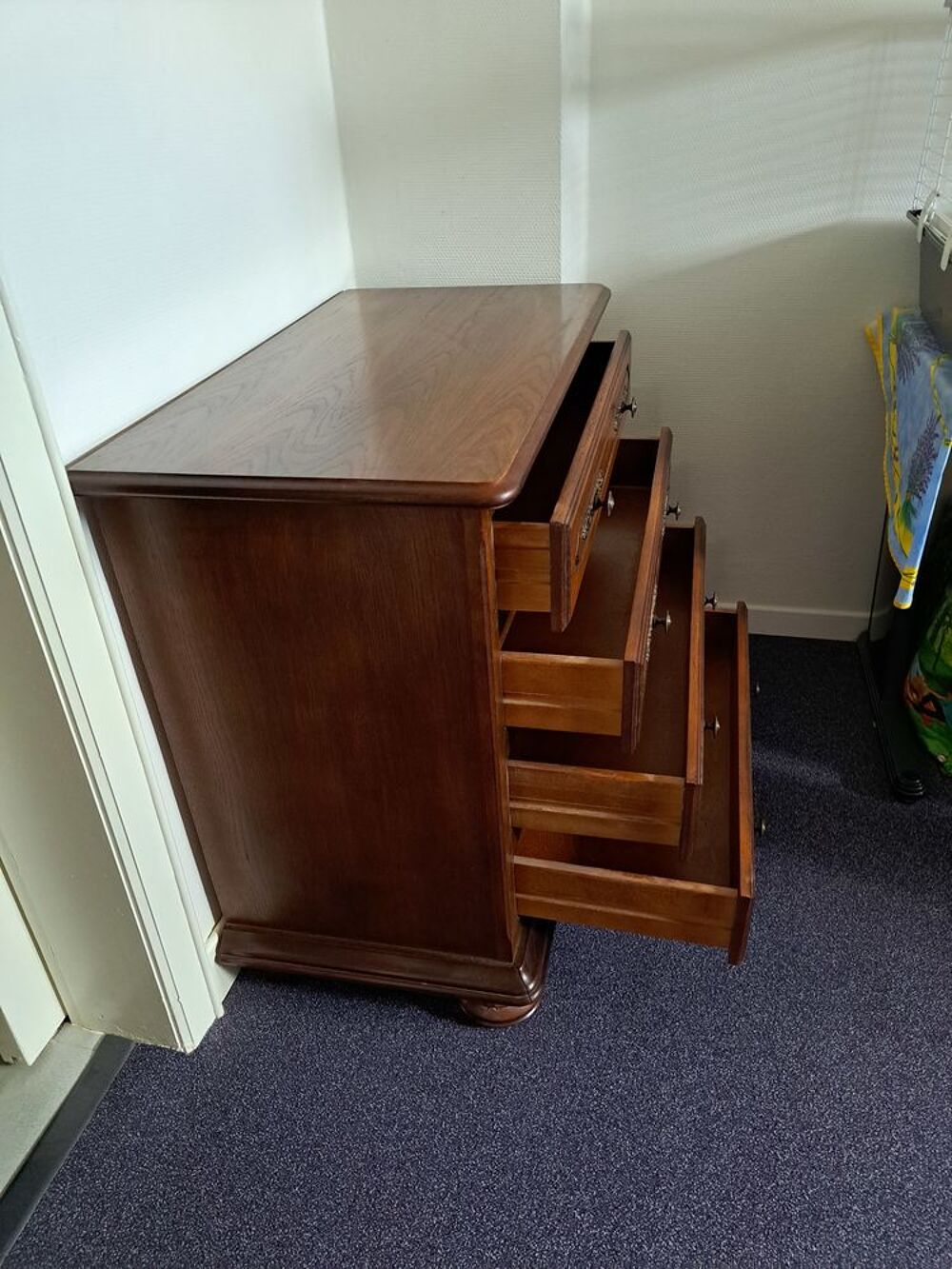 COMMODE EN BOIS MASSIF Meubles
