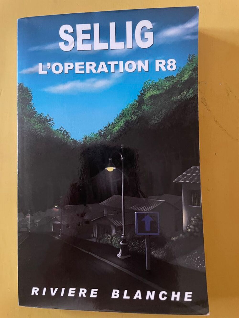 Livre L'Op&eacute;ration R8 - Sellig Livres et BD