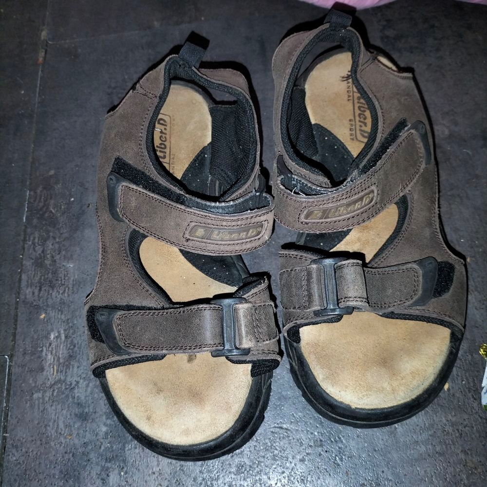 Sandales cuir liber b pointure 39 tr&egrave;s bon &eacute;tat Chaussures