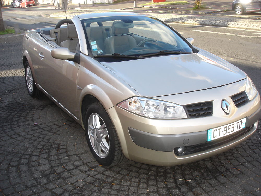M&eacute;gane II CC M&eacute;gane CC 1.9 dCi 120 Luxe Privil&egrave;ge 2004 occasion 78800 Houilles