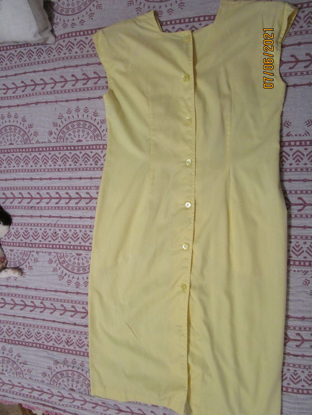 robe droite d'&eacute;t&eacute; jaune paille r&eacute;ellement des ann&eacute;es 80, Vêtements