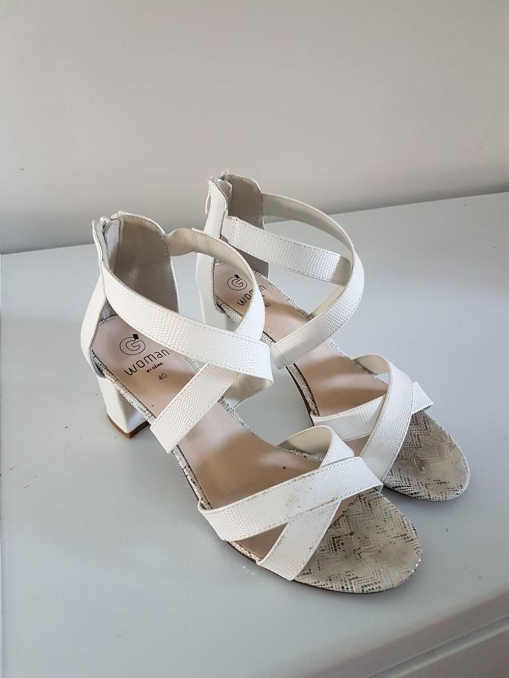 Sandale blanche fermeture &eacute;clair derri&egrave;res Chaussures