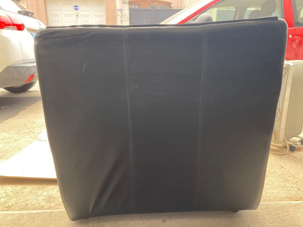 2 Fauteuils en cuir ligne Roset
bon &eacute;tat
en cuir noir Meubles