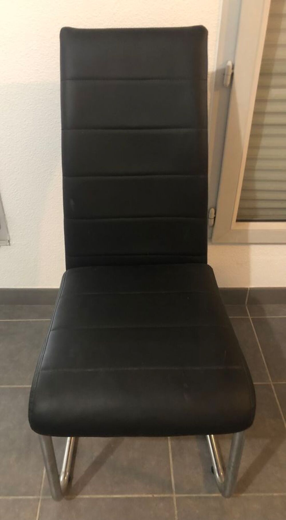 Chaises design, bon &eacute;tat Meubles