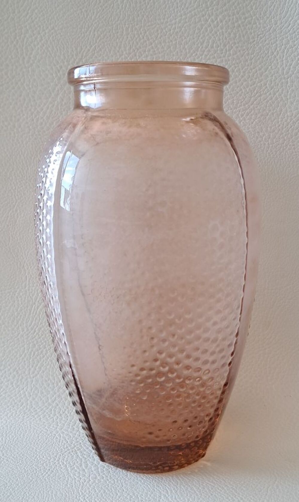 vase en verre moul&eacute; couleur rose avec reflets ambr&eacute; Décoration