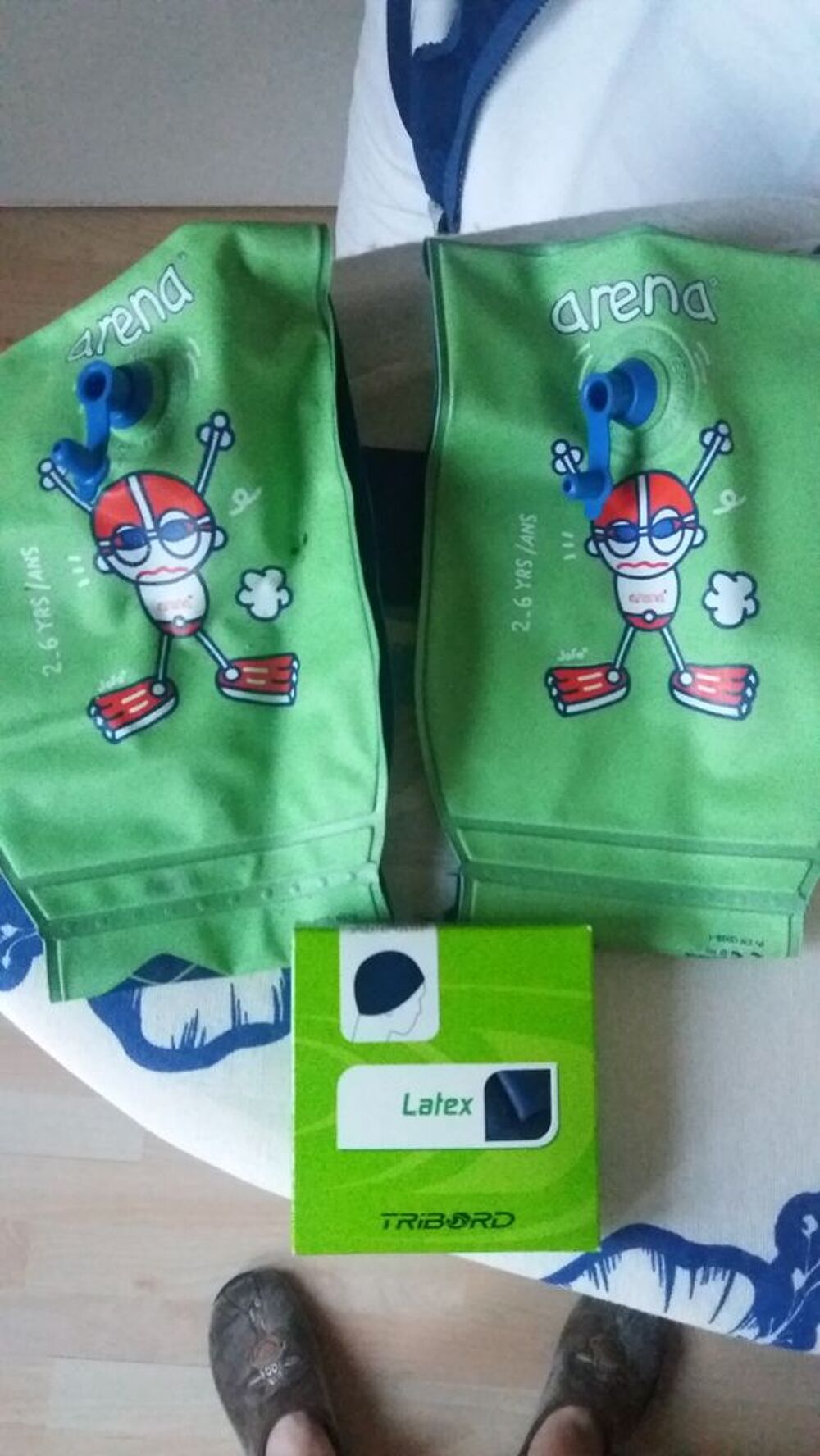 lot de brassards enfant bonnet de bain
TBE
Le lot 10€ 
Sports