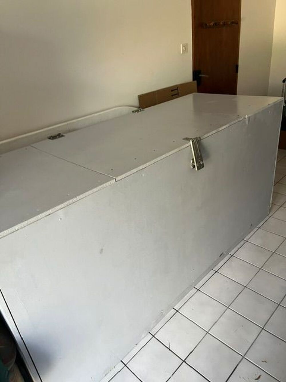 Grand coffre en contre-plaqu&eacute; &eacute;pais pour stockage Meubles