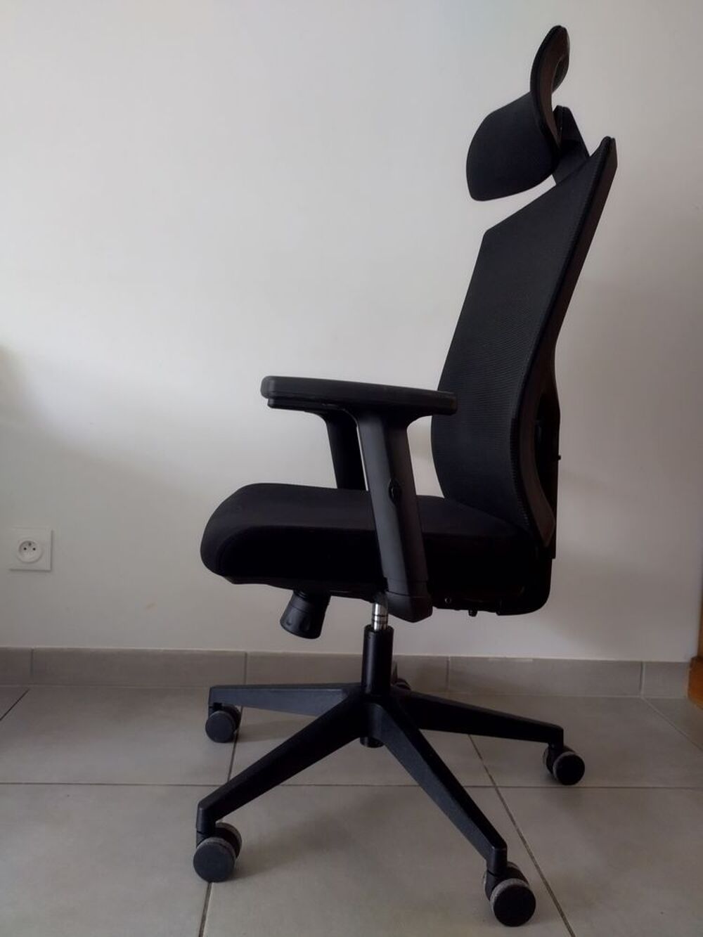 Si&egrave;ge de bureau ergonomique. Meubles
