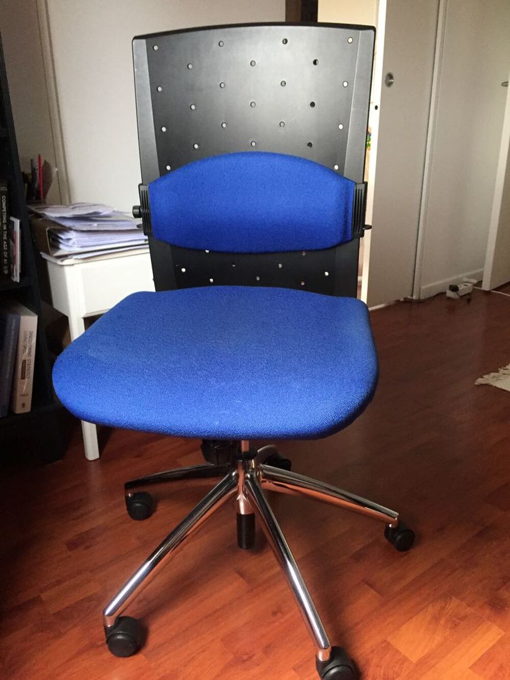 Chaise de bureau ergonomique haut de gamme de K&ouml;nig Neurath. Meubles
