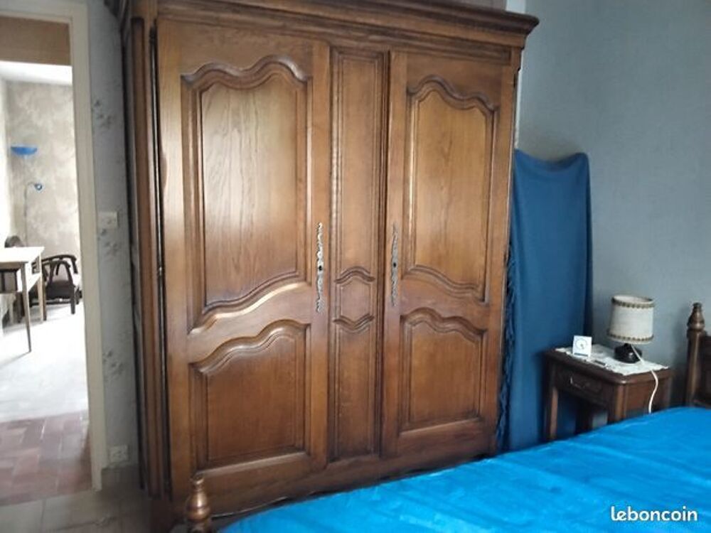 Chambre &agrave; coucher : lit 2 pers + armoire + 2 chevets Meubles
