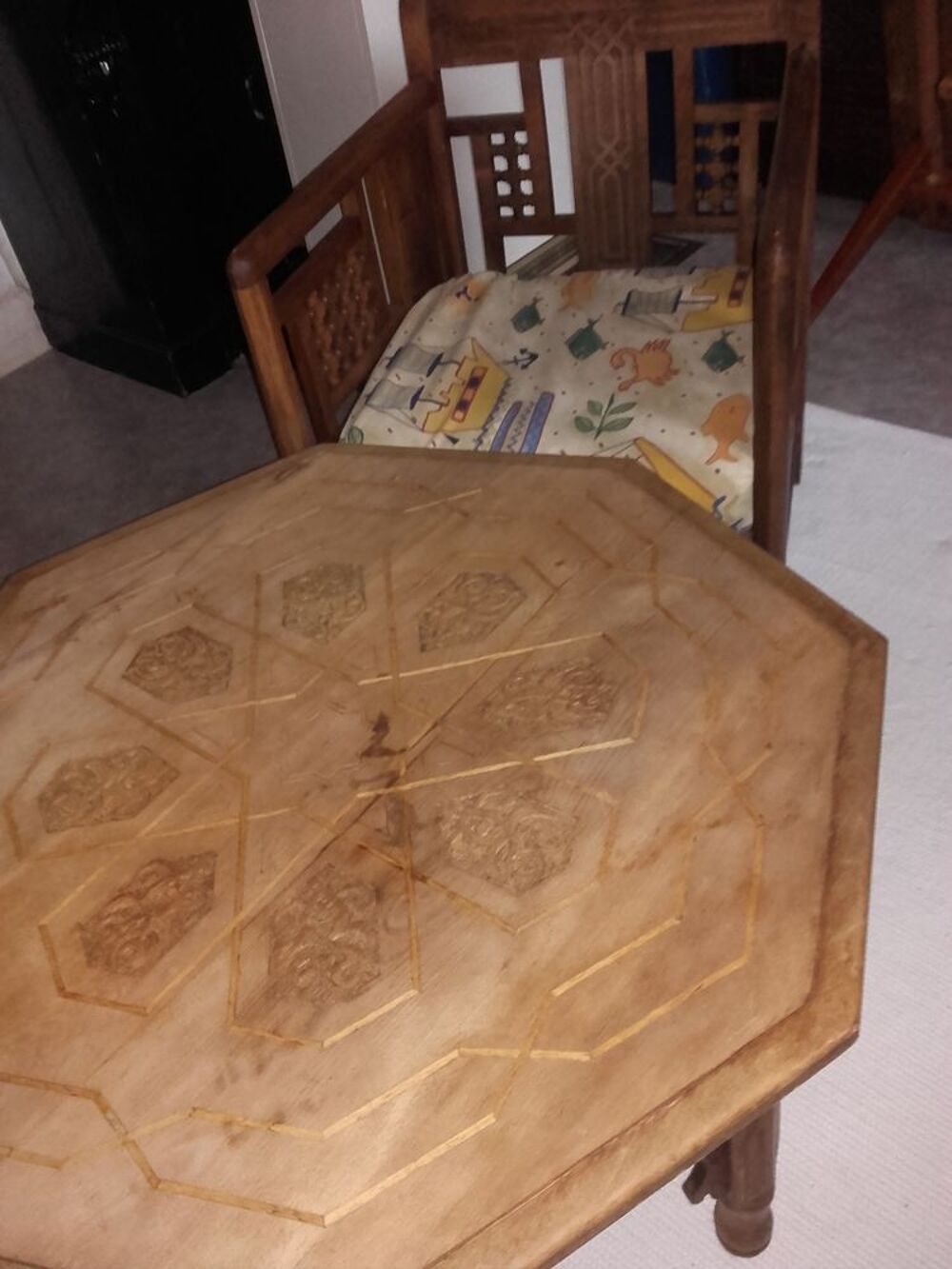 1 table th&eacute; &amp; 2 fauteuils style mauresque Meubles