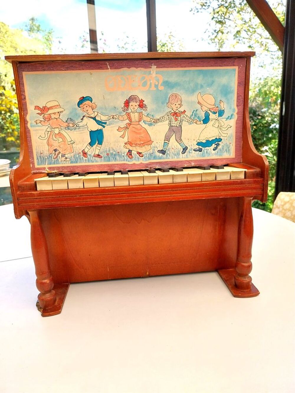 Petit piano des ann&eacute;es 1950 