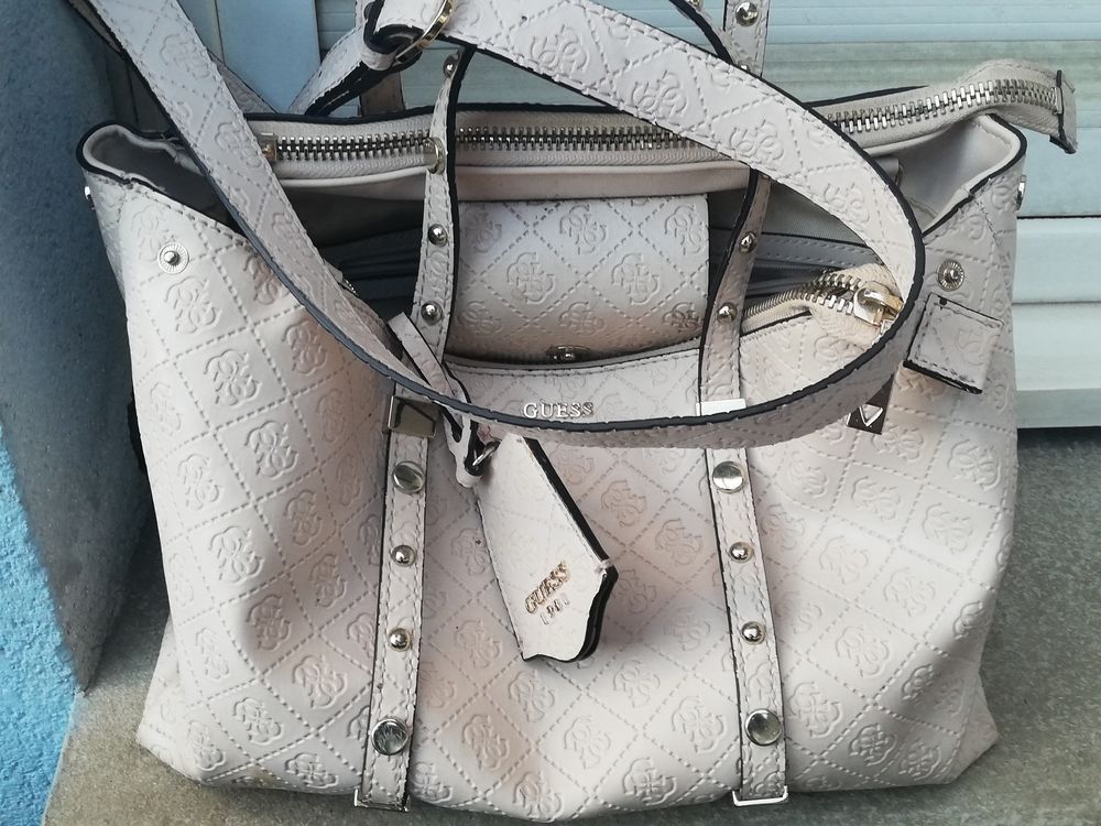 Tr&egrave;s beau sac &agrave; main Guess 
Mod&egrave;le 2021 Maroquinerie
