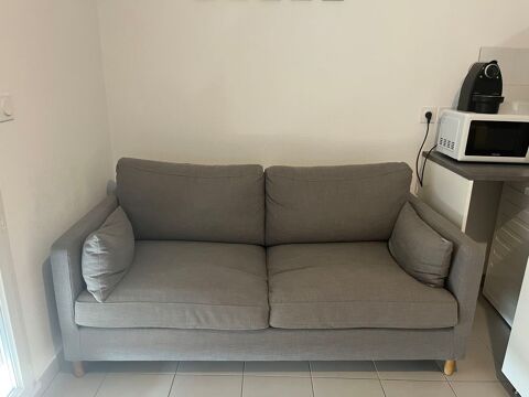 Canap gris trois place convertible 650 Marseille 10 (13)