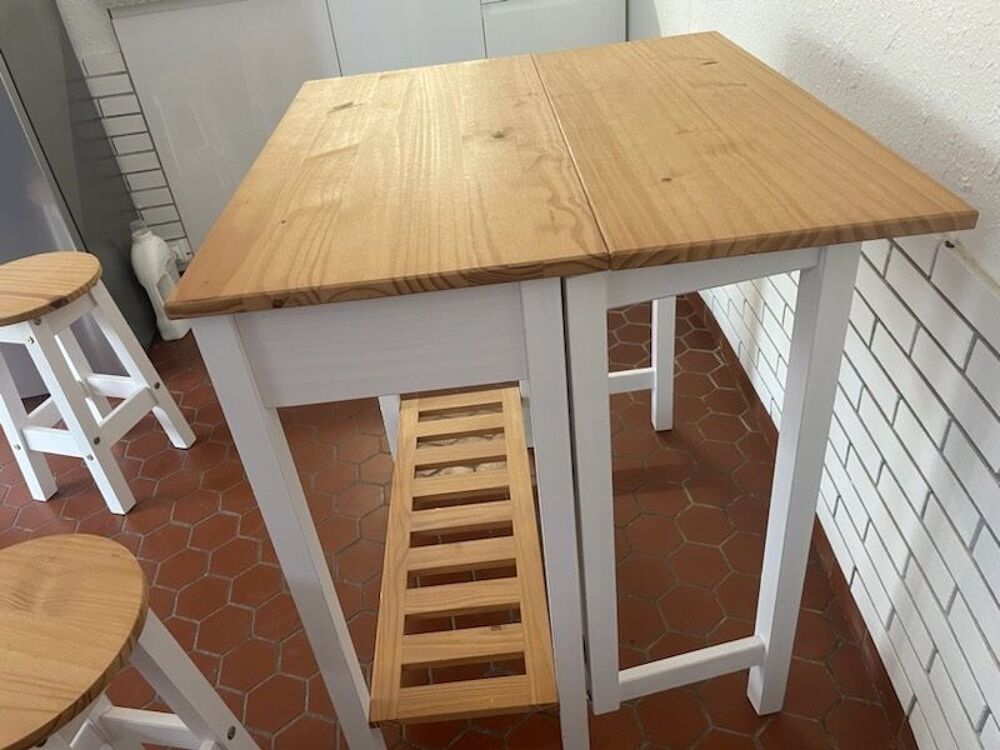 Ilot central avec 2 tabourets Meubles