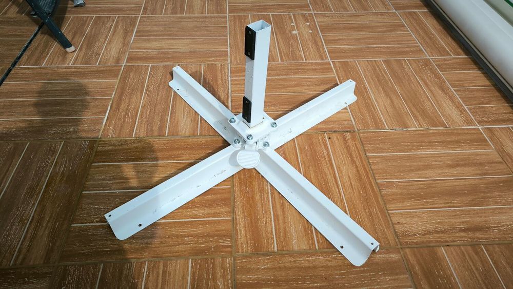 Parasol bleu d&eacute;centr&eacute; de 3 m&egrave;tres 
Meubles