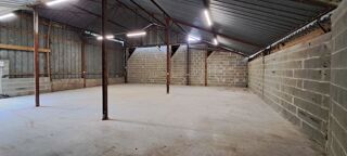  Remise / Grange à louer 1 pièce 170 m² Villevêque