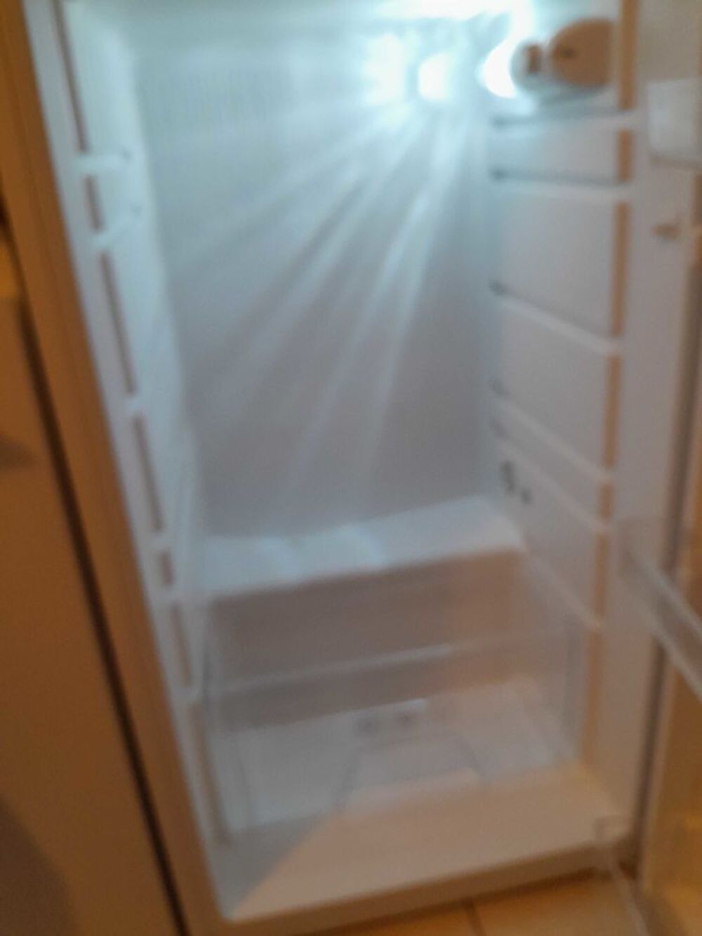 R&eacute;frig&eacute;rateur avec compartiments freezer Electroménager